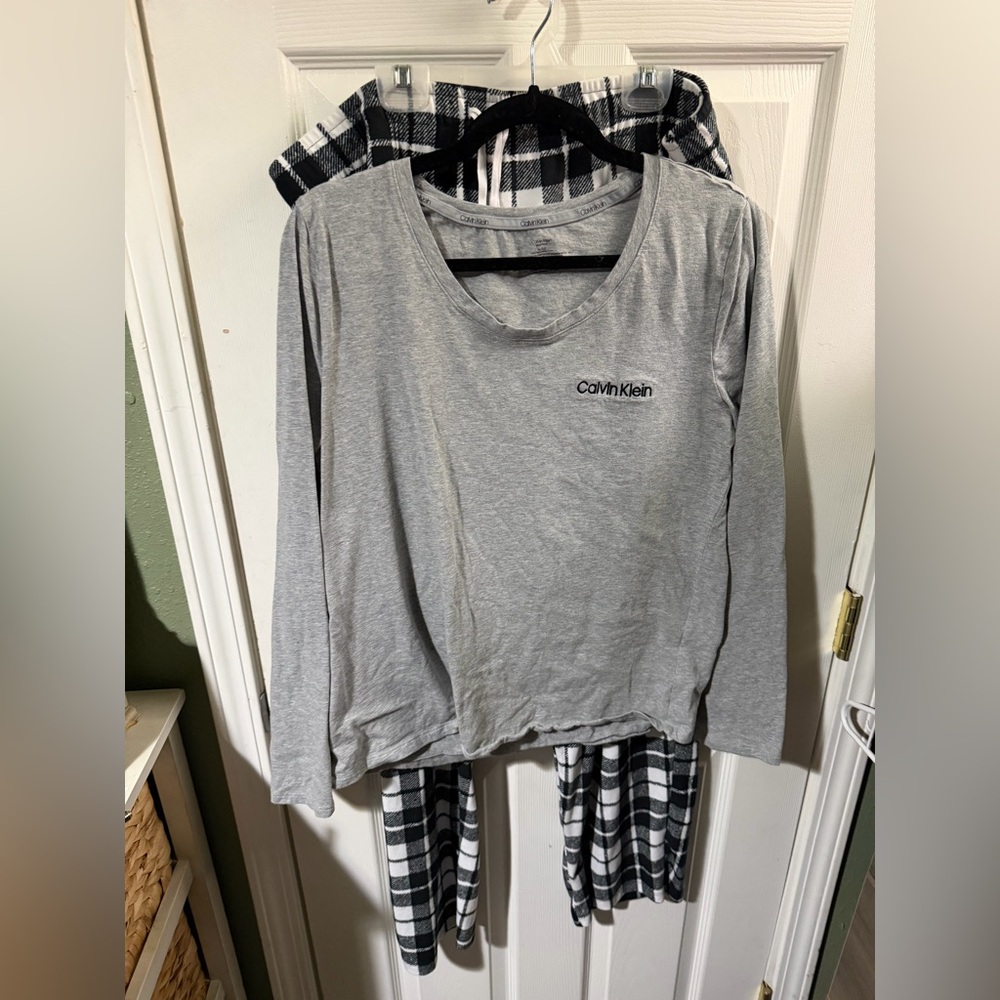 ❣️❄️Calvin Klein Heather Gray Top with Black and White Plaid Pants